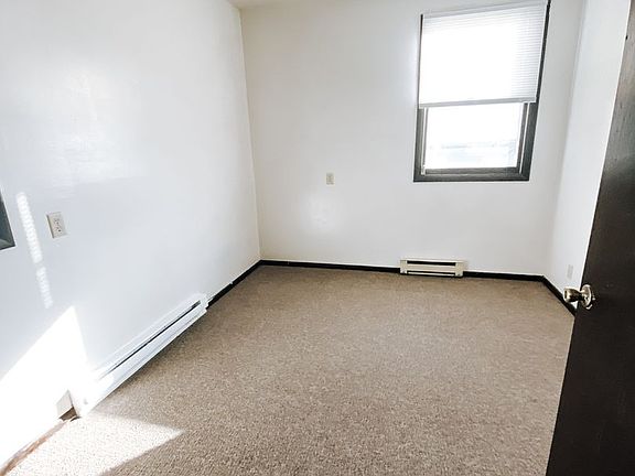 4th image of 215 1/2 Sheetz St APT 3