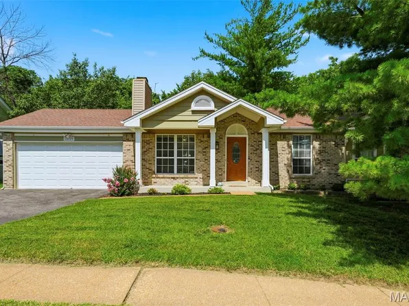 16129 Castlerea Blvd, Ballwin, MO 63021