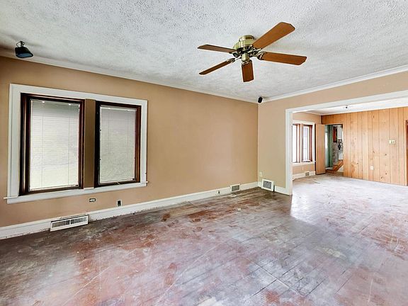 3rd image of 2451 Maple St