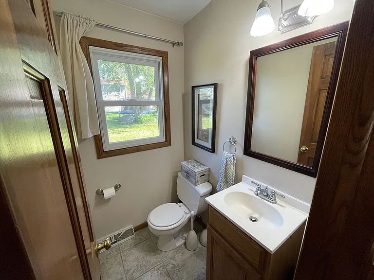 1708 Howlett Ln — Photo 10