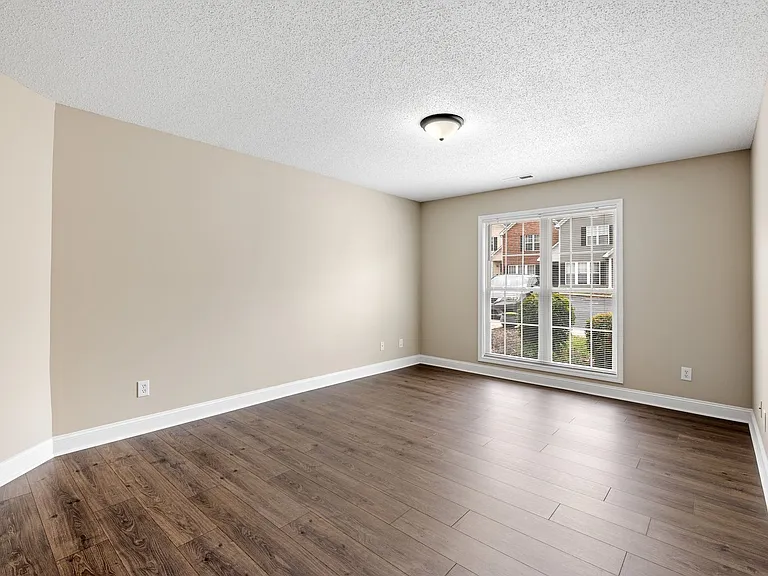 10 Whitfield Way — Photo 16