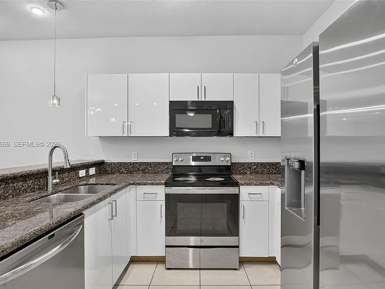 5337 SW 40th Ave — Photo 1