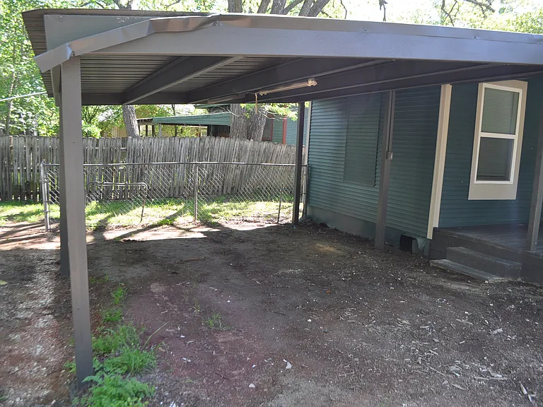 205 E Travis St — Photo 15