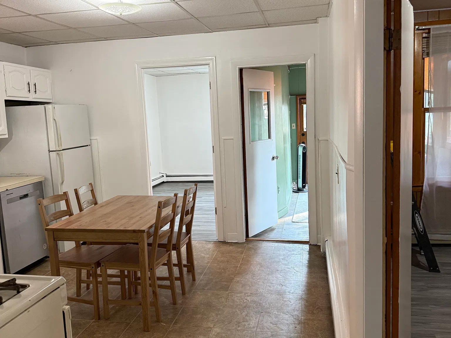 3 bed, 900 sqft, $2,900 — Photo 4