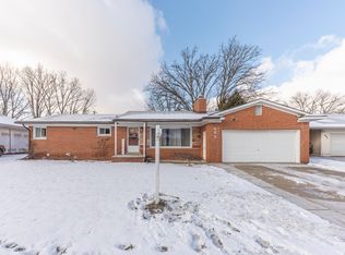 685 Center Rdg, South Lyon, MI 48178