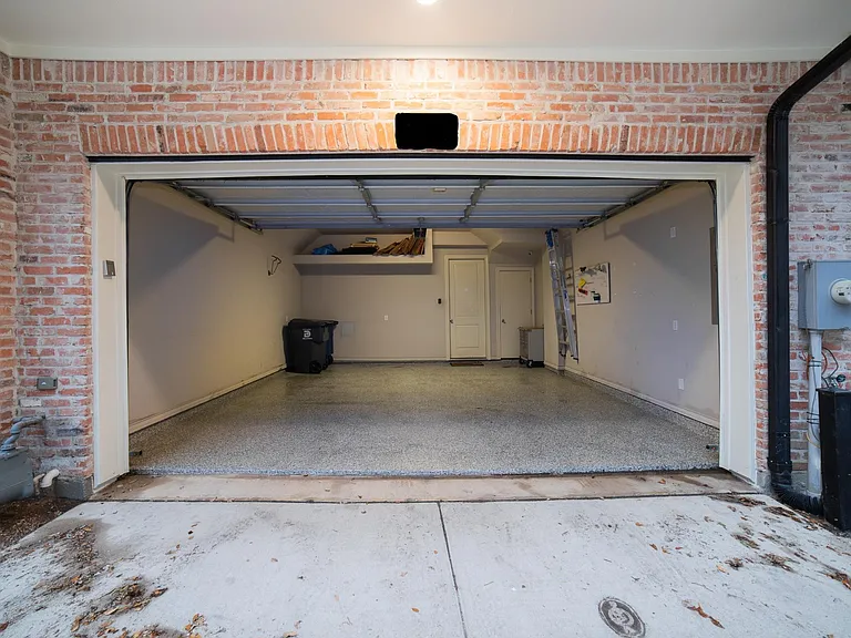 2127 Canton St — Photo 11