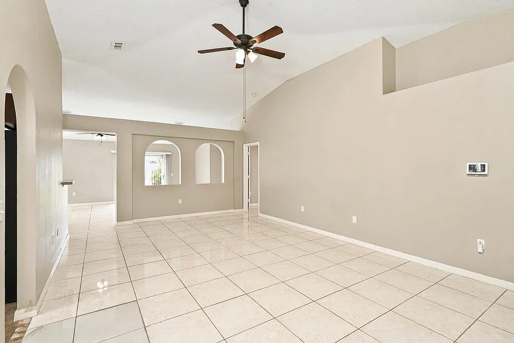 3 bed, 2.0 bath, 1874 sqft, $2,525 — Photo 3