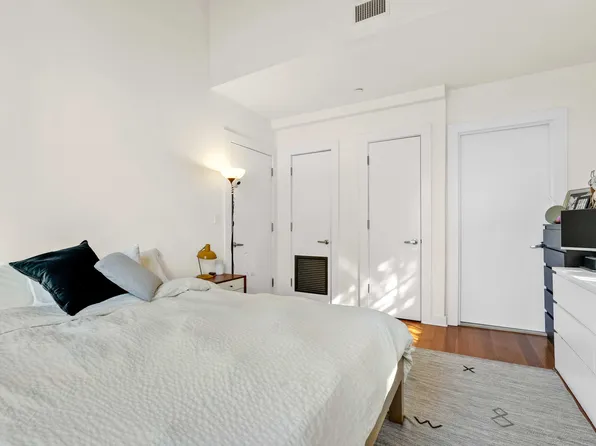 401 Hicks Street image 11 of 26