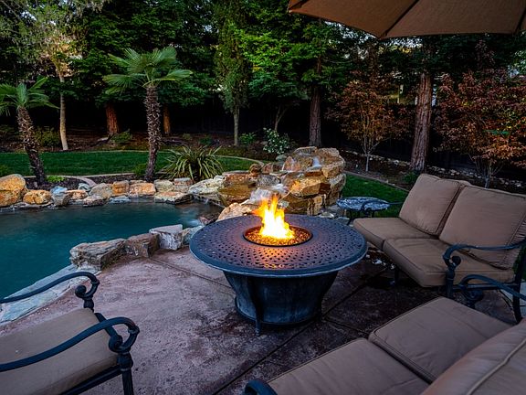 5th image of 4610 Bedford Ct