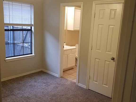 5th image of 611 N Elkhart Ave