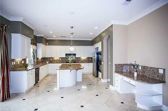 6 bed, 4.5 bath, 3845 sqft, $8,000 — Photo 3