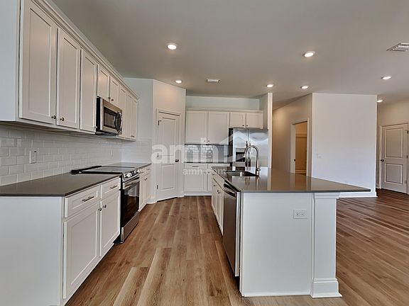 3rd image of 160 Anthurium Dr