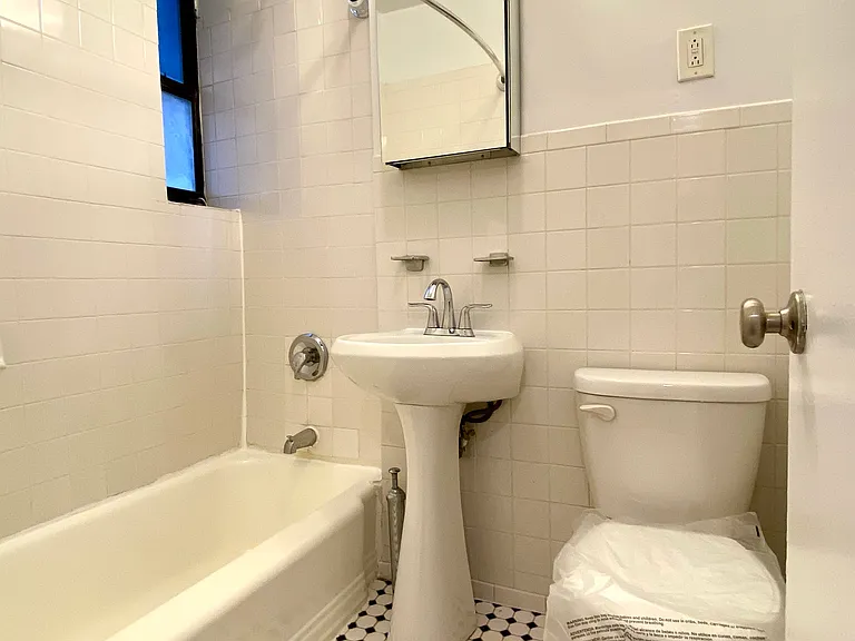 521 E 82nd St #2D — Photo 6