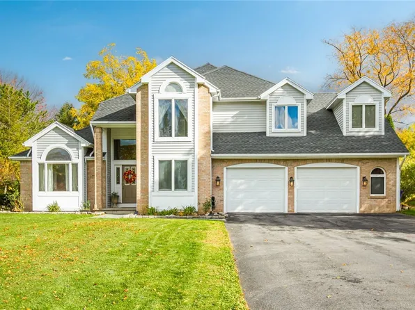 6 Woodfield Dr, Webster, NY 14580