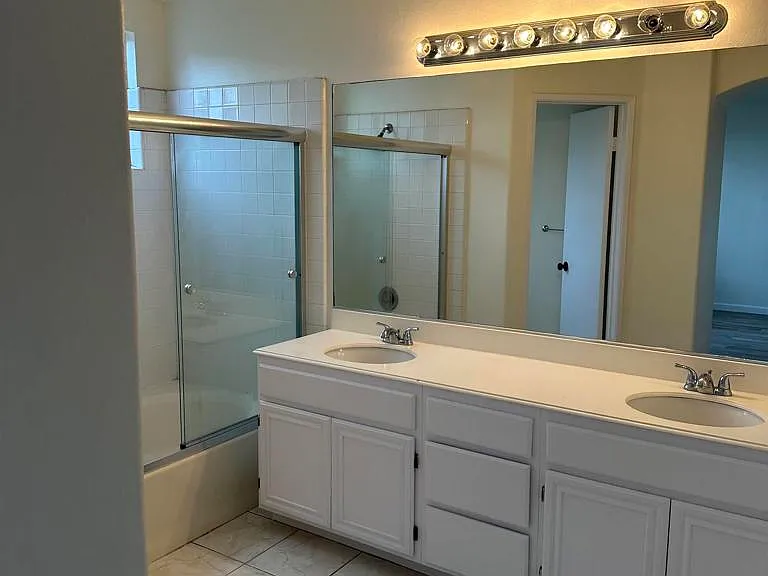 420 Sanibelle Cir #100 — Photo 7