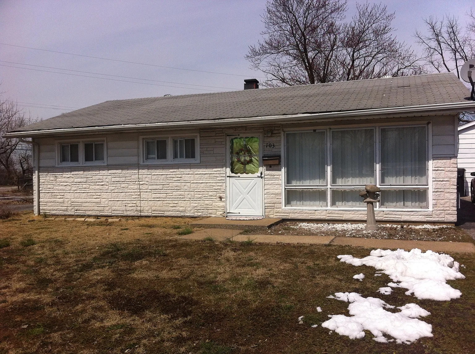 103 Kenneth Ave photo 1
