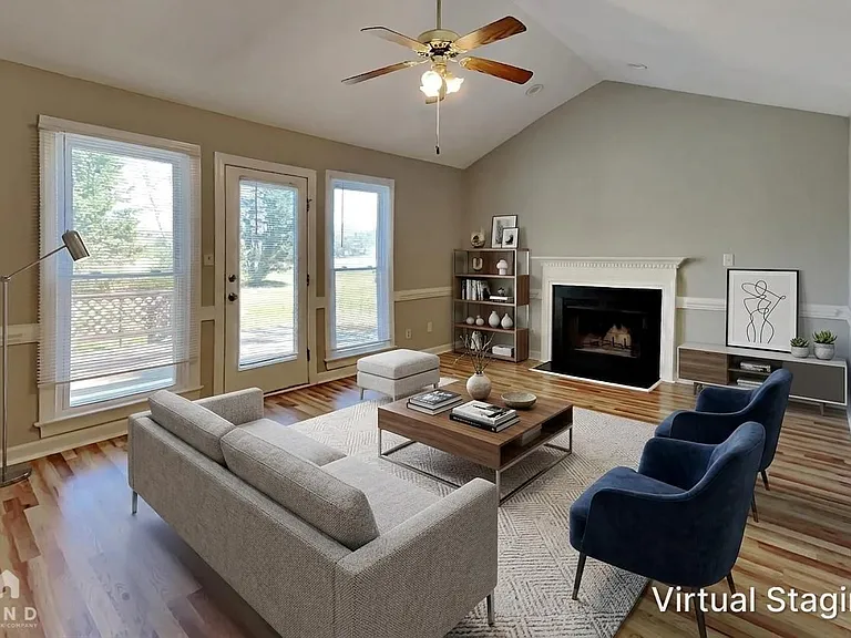 3016 Lindsay Dr — Photo 2