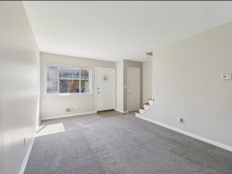 Worthington Court Townhomes — Photo 1