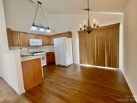 4th image of 7515 Willow Valley Ct