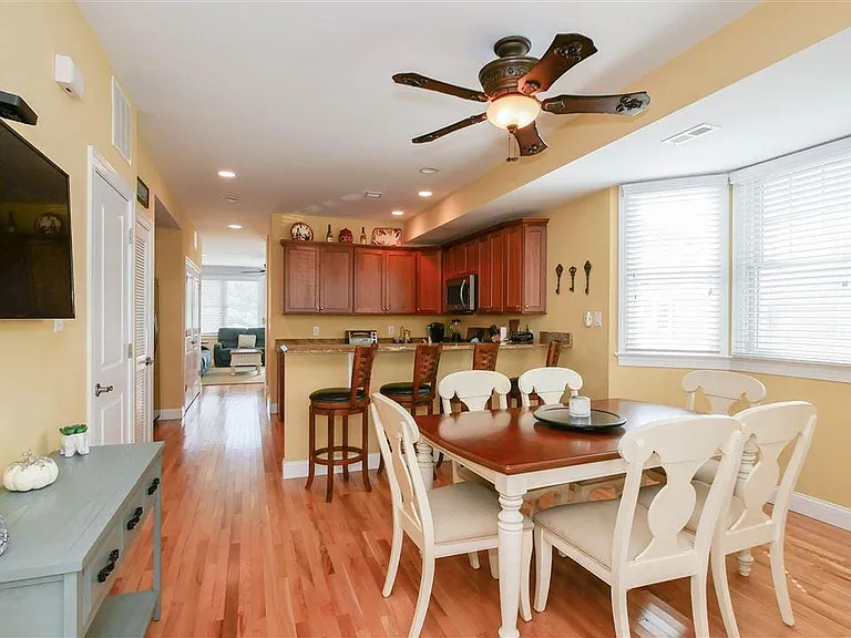 9410 Winchester 6/14th 6/30th Ave #B — Photo 6