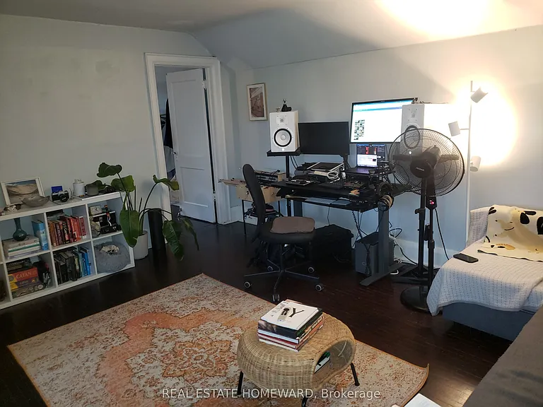 435 Parkside Dr #4 — Photo 11