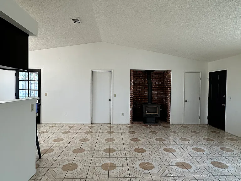 16715 Vasquez Ave — Photo 6
