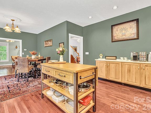 5th image of 39 Lambert Ln