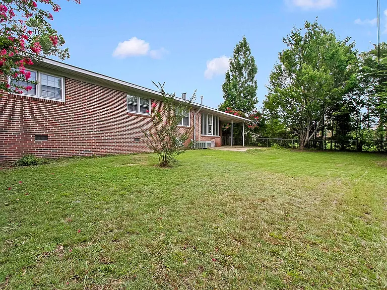243 Cedar Crst — Photo 25