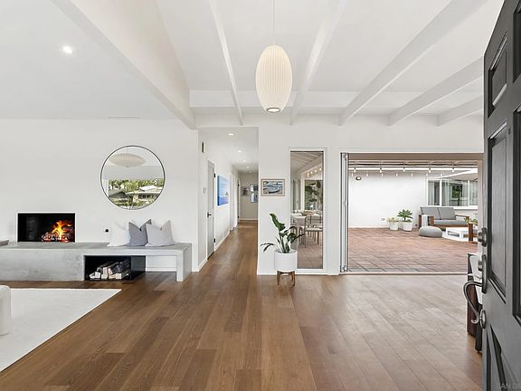 3rd image of 6653 Avenida Manana