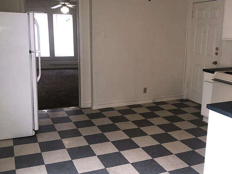 503 N 4th St #C — Photo 12