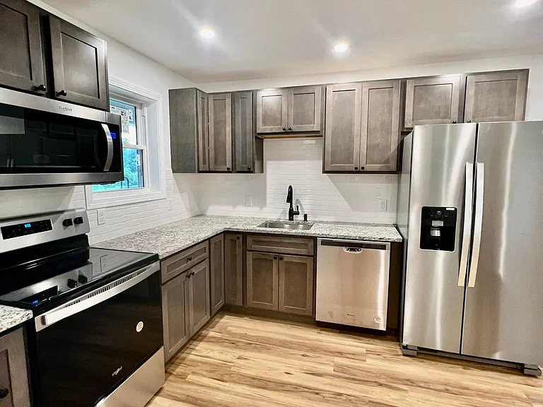 124 Crane Ave #B — Photo 3