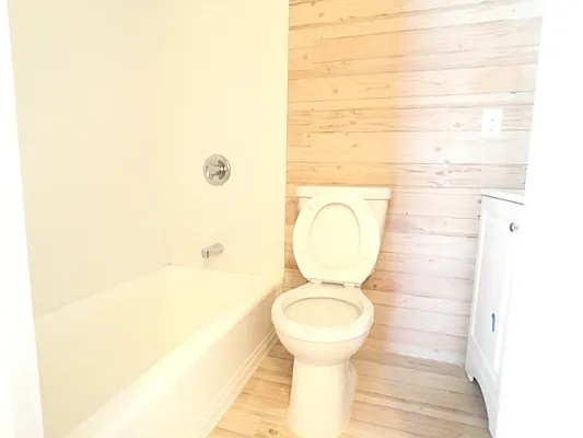 Rented by Evergreen Apartments BK | media 33