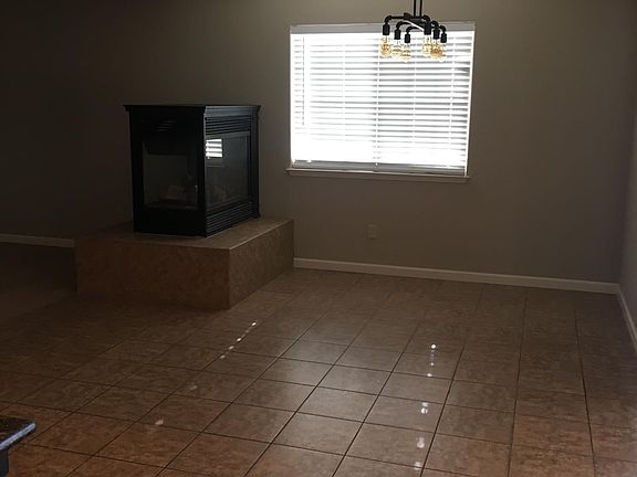 4th image of 556 Northwood St