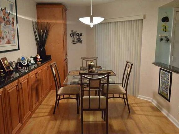5th image of 7512 Fairfax Dr