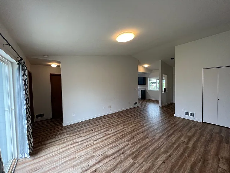 805 E White Birch Ave — Photo 6