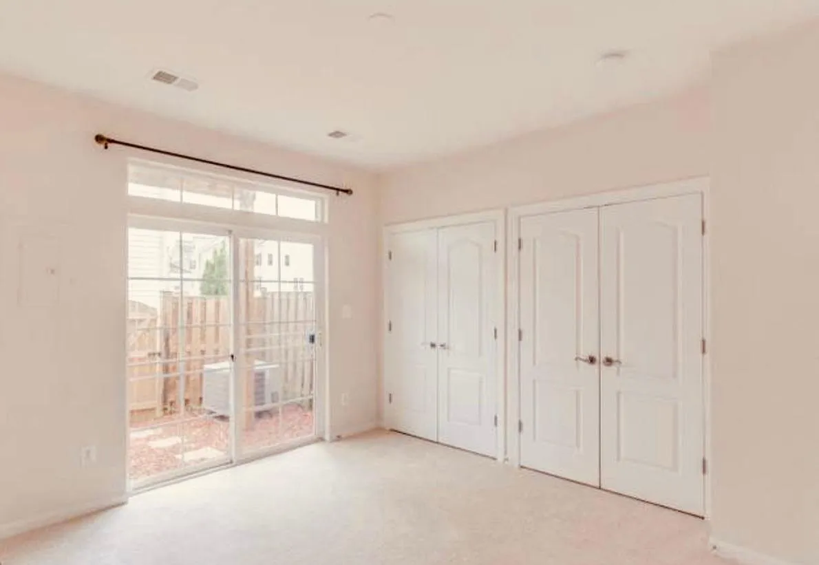 8188 Falls Grove Dr — Photo 4
