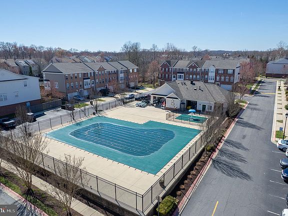 3rd image of 70 Two Rivers Dr