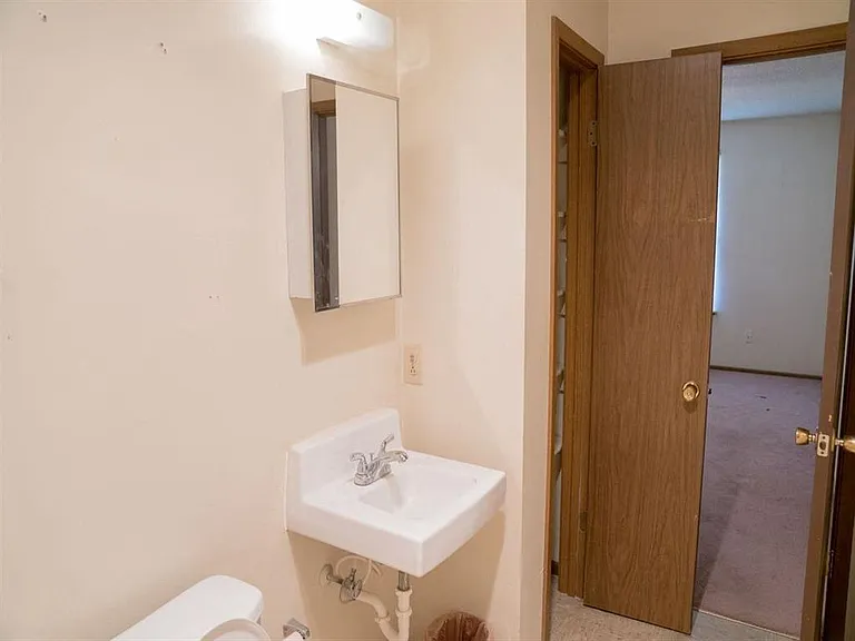 Burton Place Apts — Photo 12