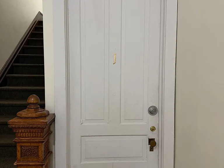 139 E Broad St — Photo 3