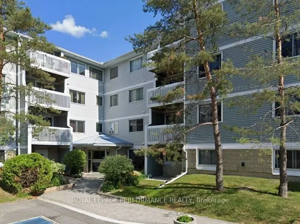 218 Viewmount Dr #115, Ottawa, ON K2E 7X5