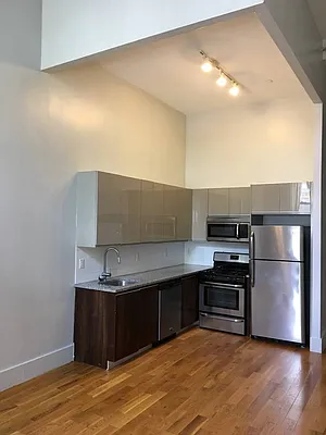 Rented by Manhattan Management LLC | media 7