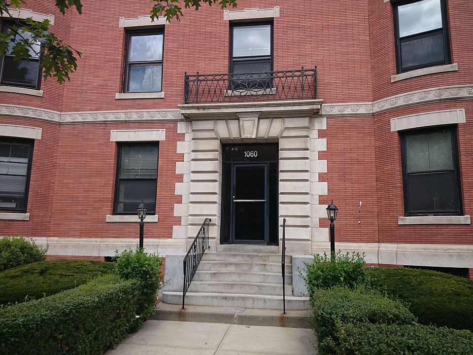 2nd image of 1060 Beacon St APT 16