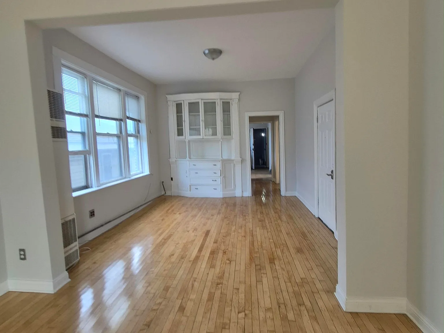 3 bed, 1000 sqft, $1,875 — Photo 4
