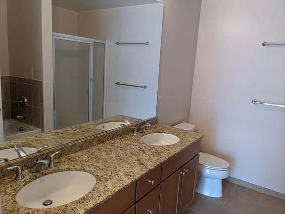master bath with vanity