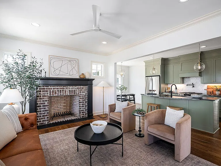 221 Williamsburg St NE — Photo 16