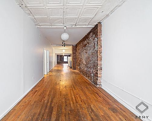 5th image of 138 Manhattan Ave APT 1