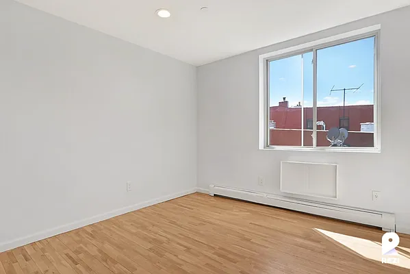 Rented by REZI | media 12