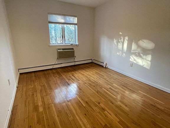 5th image of 158 Bay 8th St #3