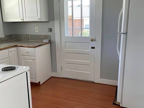 2nd image of 629 Imperial Ln