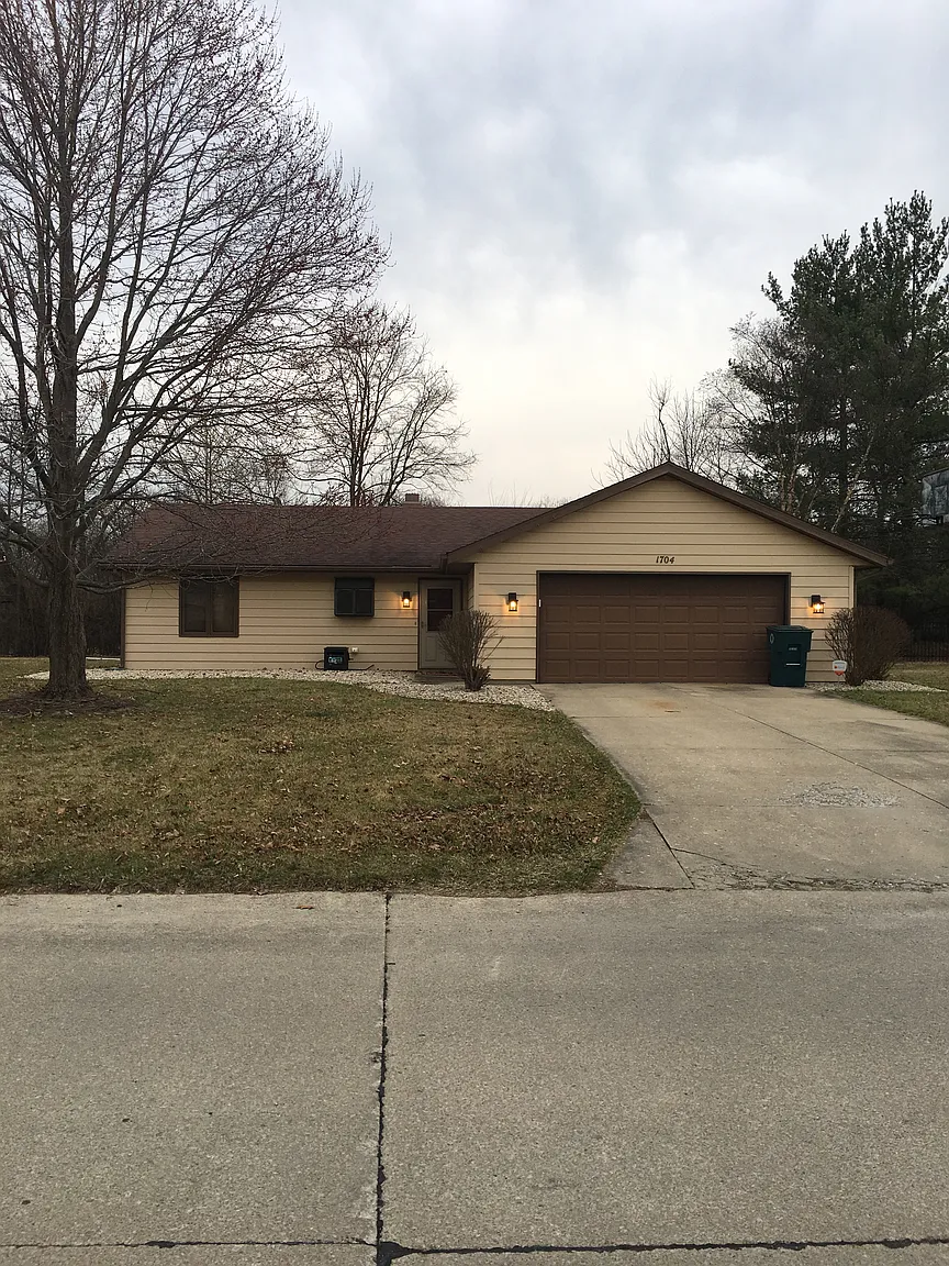 1704 N Mockingbird Ln photo 1